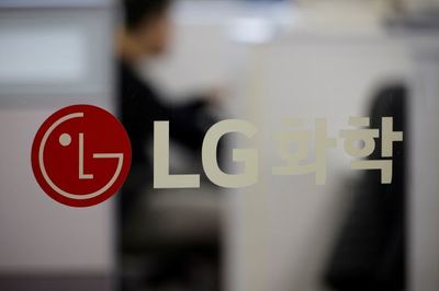 LG推进家电工厂智能化 人类与机器人分工协作优化厨房设备组装